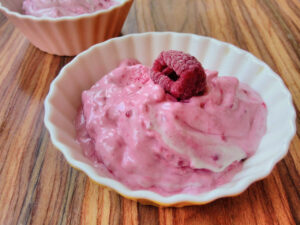 Veganer Cashew-Joghurt in Schüssel